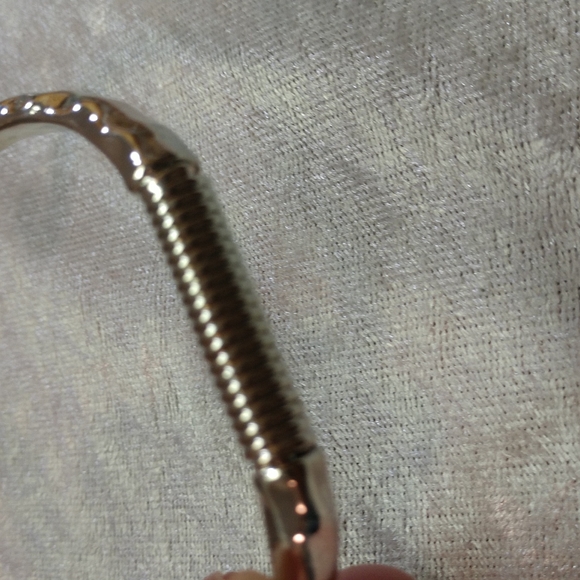 Bracelet Heart Hinged Hammered Silver-tone Boho Romantic - Picture 4 of 7